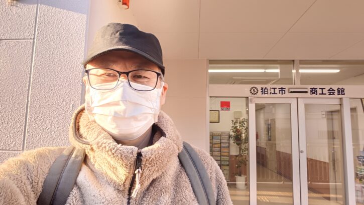 狛江市商工会館前で撮影した写真